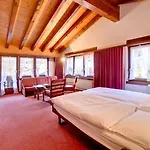 Astoria Hotel 3*